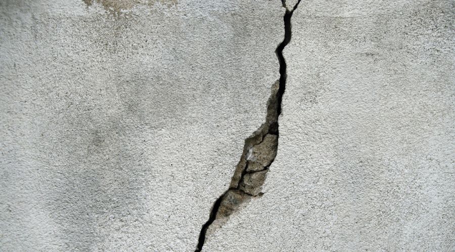 Cracked concrete wall.